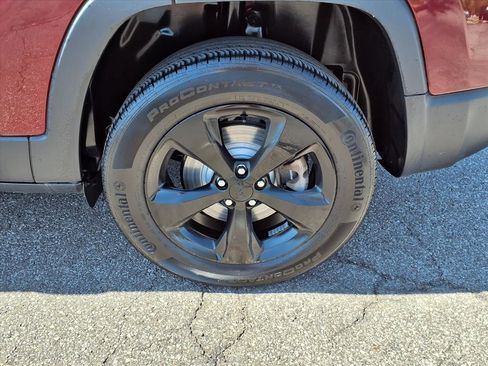 Used 2020 Jeep Cherokee Latitude Plus image 35