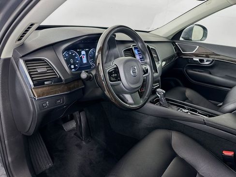 Used 2017 Volvo XC90 T5 Momentum w/ Vision Package FWD image 9