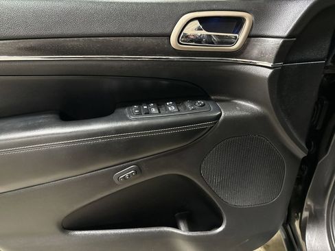 Used 2017 Jeep Grand Cherokee Limited w/ Luxury Group II image 22