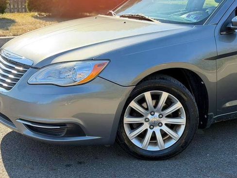Used 2012 Chrysler 200 Touring image 3