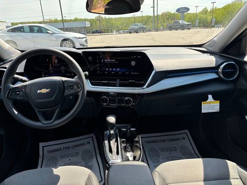 Used 2025 Chevrolet Trax LT image 13