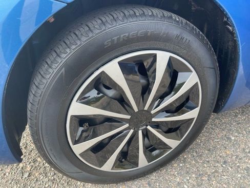 Used 2010 Toyota Yaris L image 22