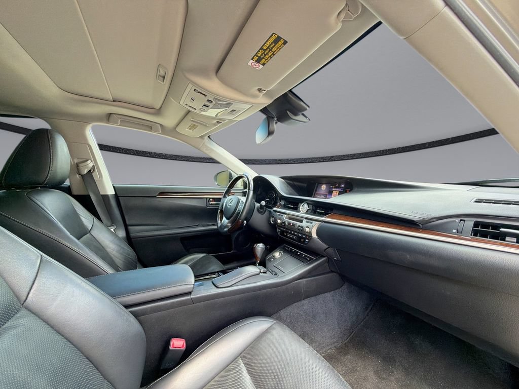 Used 2015 Lexus ES 350 w/ Ultra Luxury Package FWD image 15