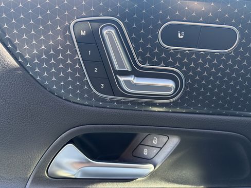 Certified 2025 Mercedes-Benz GLB 250 4MATIC image 15