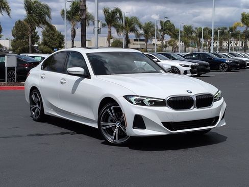 Used 2023 BMW 330i Sedan w/ Convenience Package RWD image 2