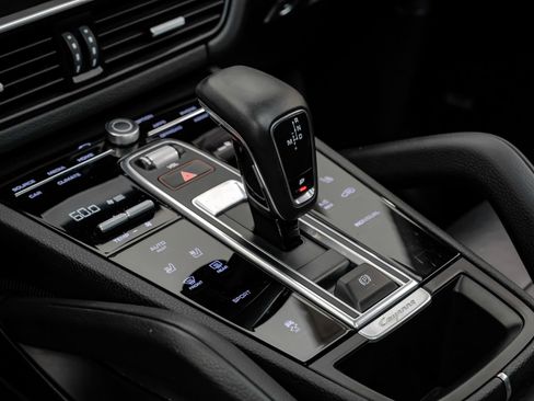 Used 2023 Porsche Cayenne Platinum Edition image 28