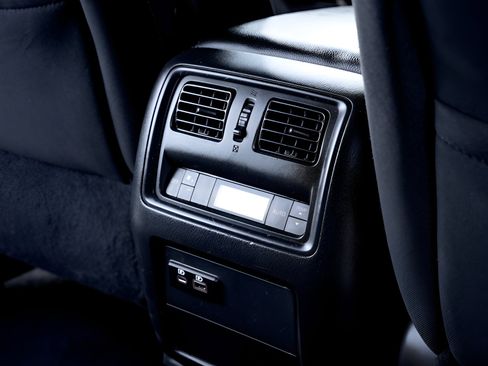 Used 2019 Nissan Pathfinder SV AWD/4WD image 19