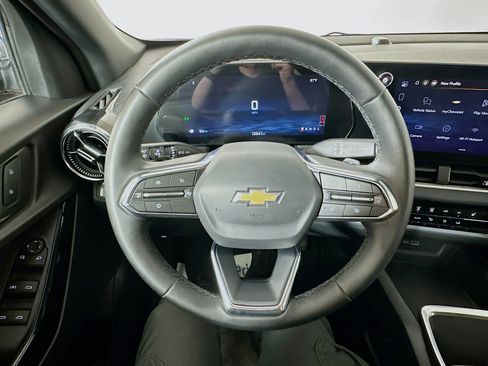 Used 2026 Chevrolet Equinox LT FWD image 11