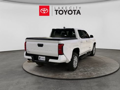 Used 2025 Toyota Tacoma SR5 AWD/4WD image 9