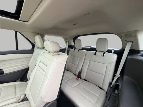 Used 2022 Ford Explorer Platinum w/ Equipment Group 601A image 30