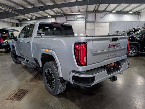 Used 2023 GMC Sierra 2500 Denali AWD/4WD image 4