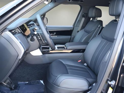 New 2026 Land Rover Range Rover Long Wheelbase SE image 12