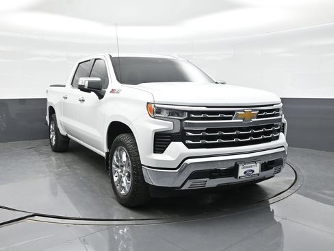Used 2024 Chevrolet Silverado 1500 LTZ w/ Z71 Off-Road Package AWD/4WD image 12