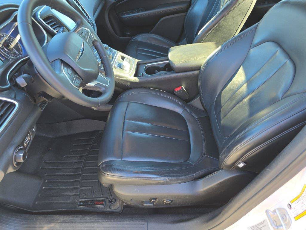 Used 2017 Chrysler 200 Limited Platinum FWD image 21
