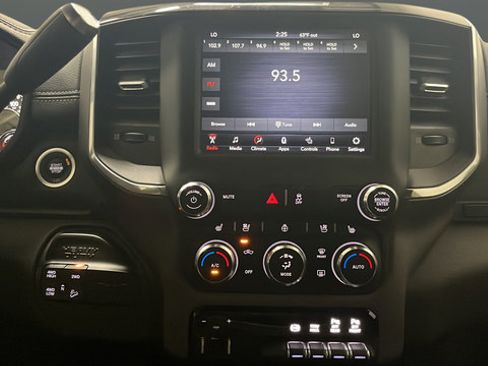 Used 2021 RAM 2500 Laramie w/ Night Edition AWD/4WD image 12