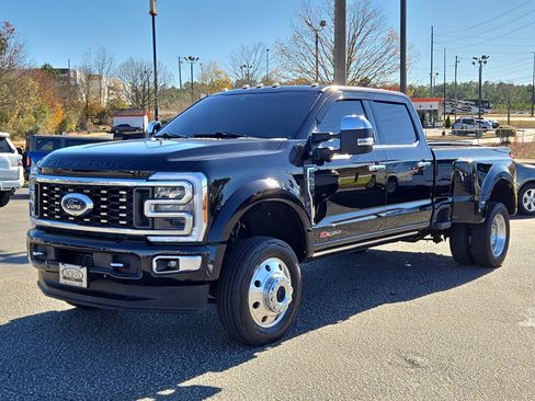 Certified 2023 Ford F450 Platinum w/ FX4 Off-Road Package image 2