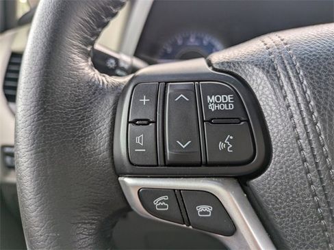 Used 2016 Toyota Sienna XLE image 28