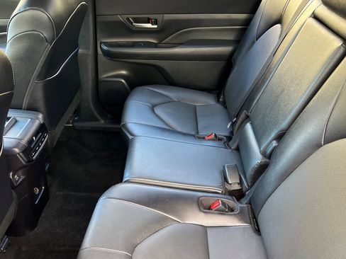 Certified 2025 Toyota Grand Highlander AWD Hybrid image 12