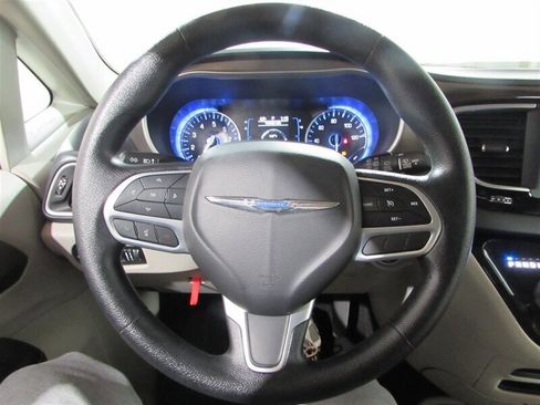 Used 2021 Chrysler Voyager Lxi image 98