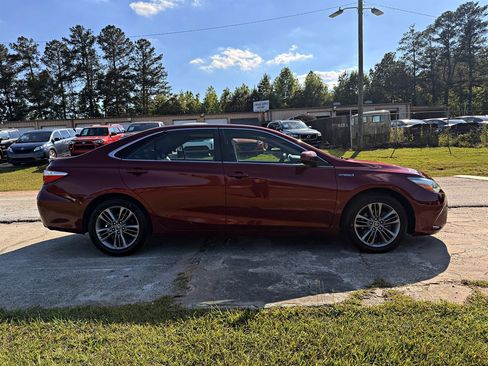 Used 2015 Toyota Camry SE w/ Moonroof Package FWD image 4
