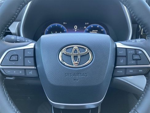 New 2026 Toyota Highlander Limited image 10