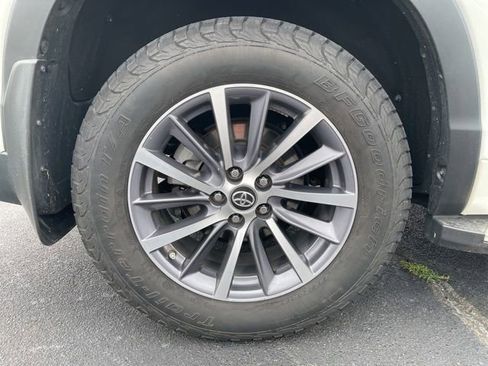 Used 2017 Toyota Highlander XLE FWD image 9