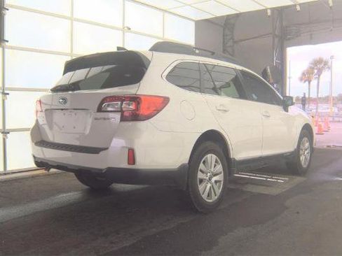 Used 2016 Subaru Outback 2.5i Premium image 2