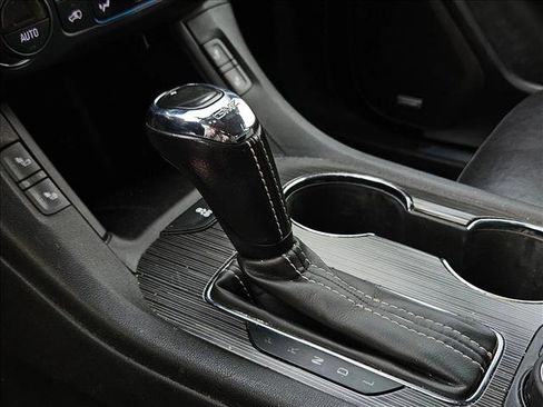 Used 2019 GMC Acadia SLT image 17