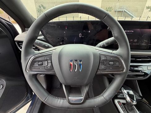 Used 2025 Buick Envista Avenir FWD image 15
