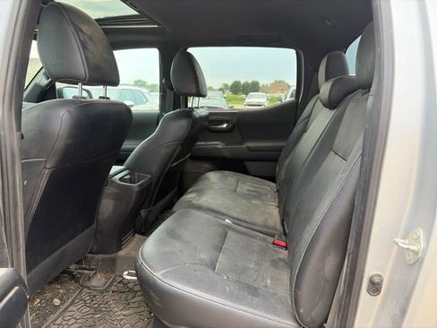 Used 2022 Toyota Tacoma TRD Off-Road w/ TRD Premium Off Road Package AWD/4WD image 19