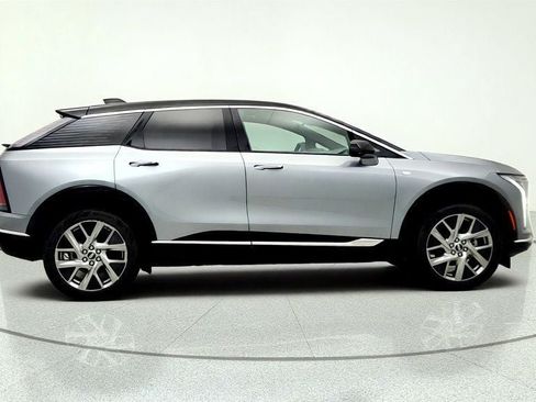 Used 2026 Cadillac Optiq Luxury 2 w/ LPO, Floor Liner Package AWD/4WD image 4