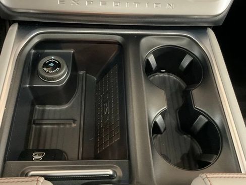 Used 2025 Ford Expedition Active AWD/4WD image 21