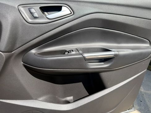 Used 2019 Ford Escape SE FWD image 8