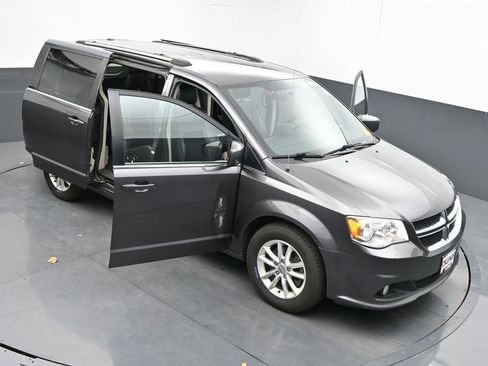 Used 2018 Dodge Grand Caravan SXT image 40