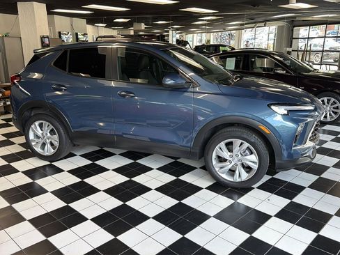 Used 2024 Buick Encore GX Preferred AWD/4WD image 3