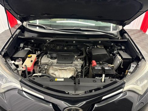 Used 2018 Toyota RAV4 XLE AWD/4WD image 34