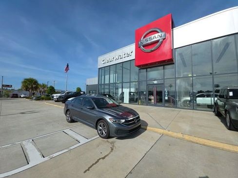 Used 2024 Volkswagen Jetta SE FWD image 1