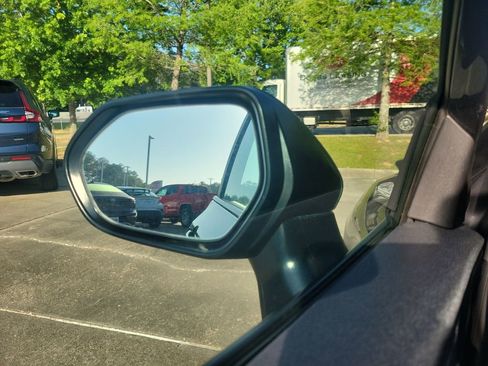 Used 2025 Toyota Camry LE image 11