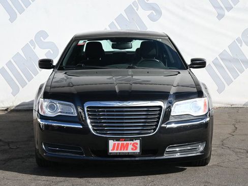 Used 2011 Chrysler 300 image 2