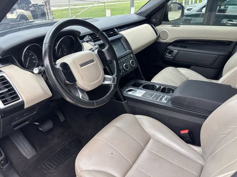 Used 2020 Land Rover Discovery SE image 9