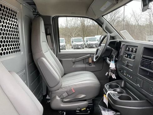 New 2025 Chevrolet Express 2500 Work Van w/ Driver Convenience Package image 31