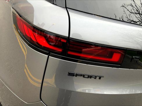 Used 2025 Land Rover Range Rover Sport Dynamic SE image 14