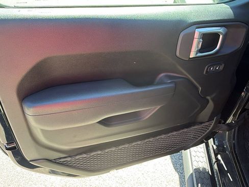 Used 2025 Jeep Wrangler Sport image 14