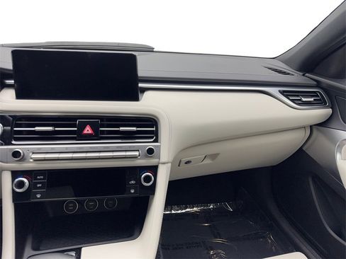 Used 2025 Genesis G70 2.5T image 54