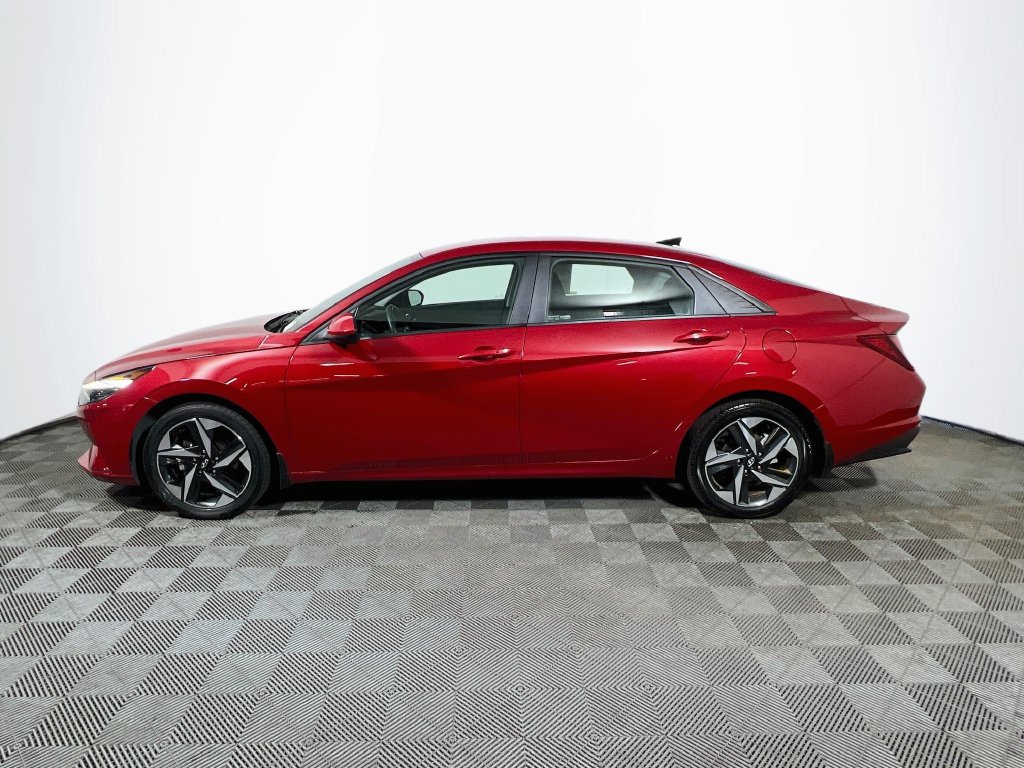 Used 2023 Hyundai Elantra SEL w/ Convenience Package FWD image 4