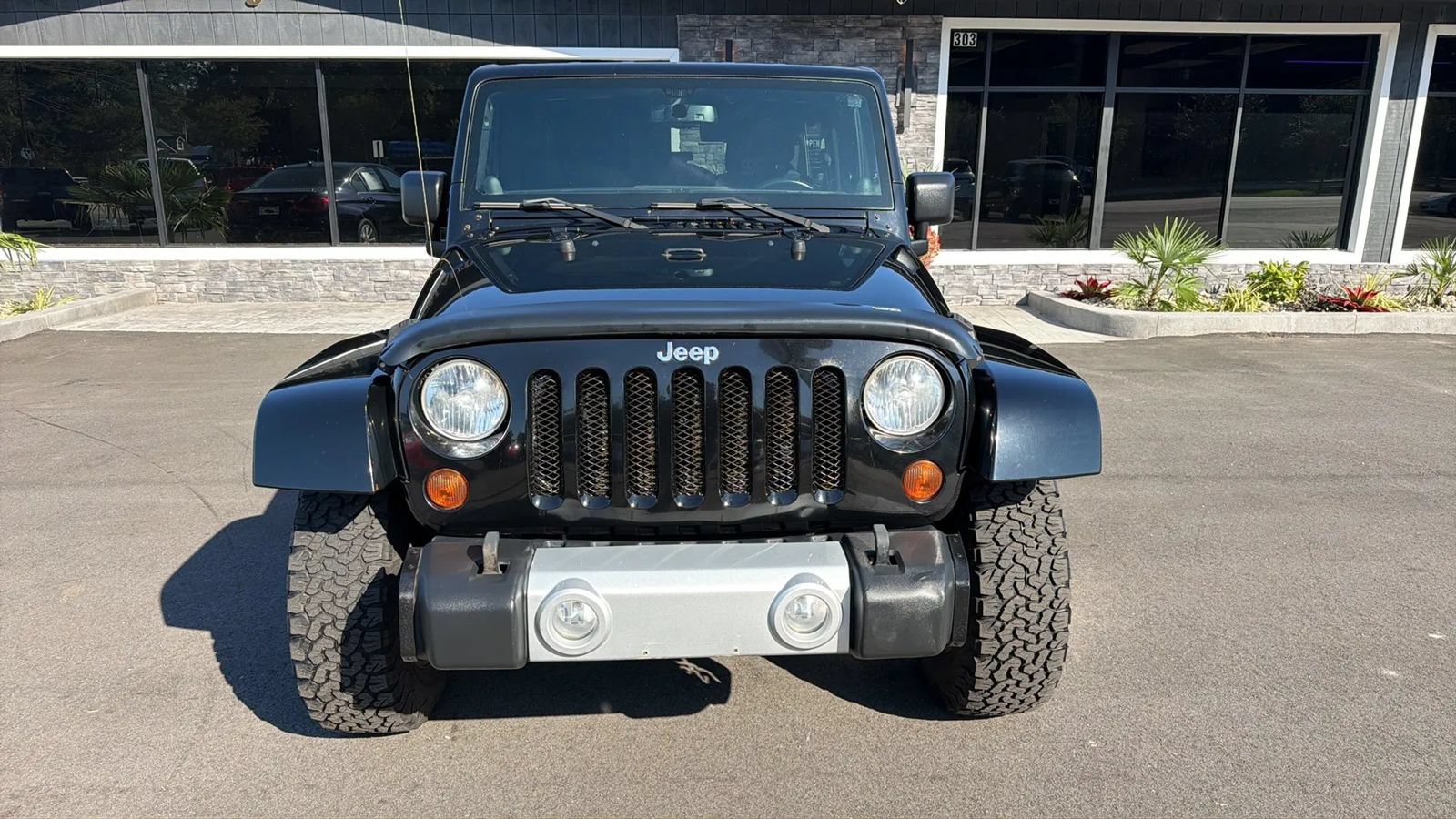 Used 2013 Jeep Wrangler Unlimited Sahara w/ Dual Top Group AWD/4WD image 2