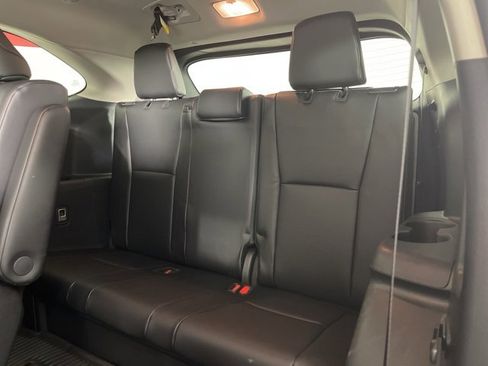 Used 2025 Toyota Highlander XLE image 16