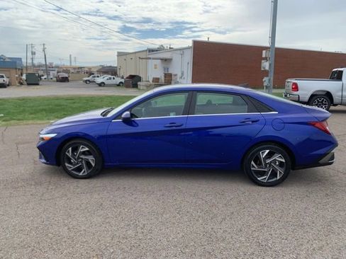 Used 2025 Hyundai Elantra SEL image 4
