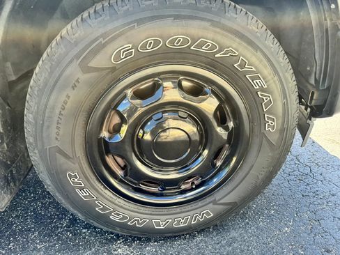 Used 2017 Ford F150 XL w/ Equipment Group 101A Mid AWD/4WD image 40
