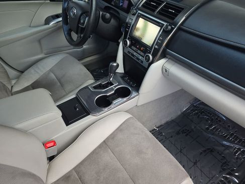Used 2014 Toyota Camry XLE w/ Leather Package FWD image 15